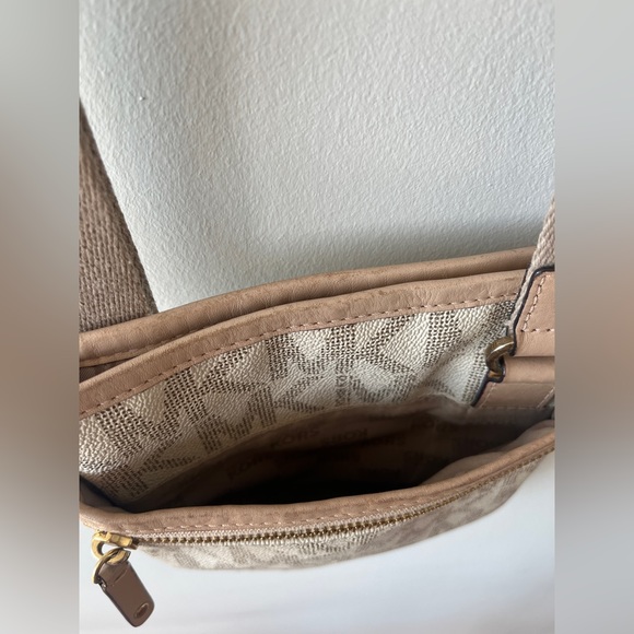 SOLD - MICHAEL KORS - Authentic Michael Kors Monogram Cross Body Bag in Vanilla - Picture 6 of 9